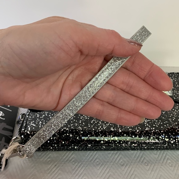 Loungefly x Disney Minnie Mouse Glitter Zip Around Sequin Wristlet Wallet - Picture 7 of 16